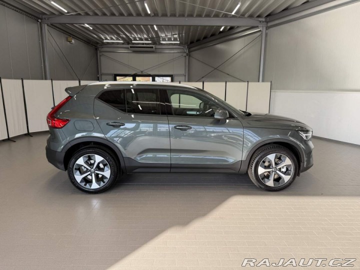 Volvo XC40 B3 2.0L 163 HP AT7 FWD CO 2026