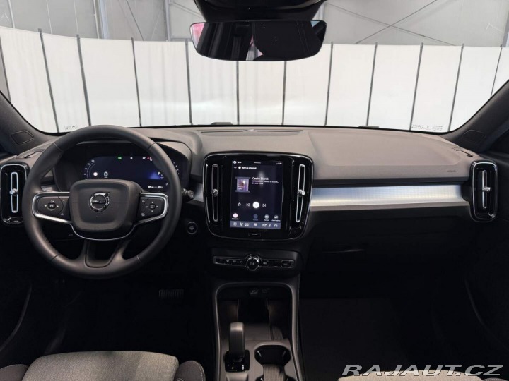 Volvo XC40 B3 2.0L 163 HP AT7 FWD CO 2026