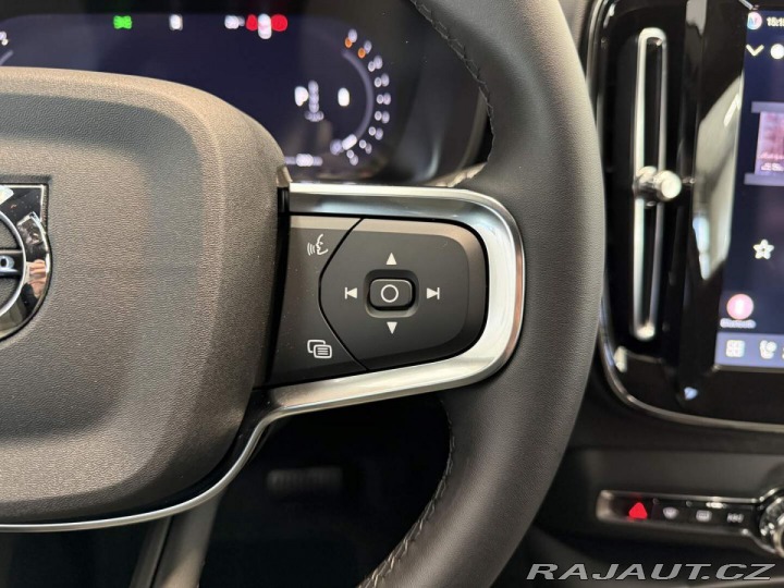 Volvo XC40 B3 2.0L 163 HP AT7 FWD CO 2026