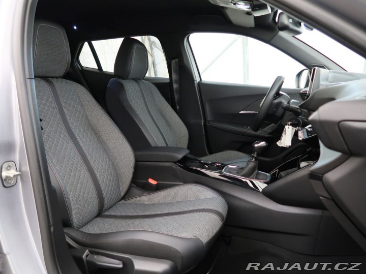 Peugeot 2008 1.2PureTech,74kW,ALLURE,M 1800