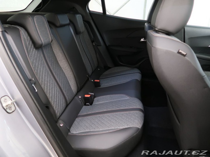 Peugeot 2008 1.2PureTech,74kW,ALLURE,M 1800