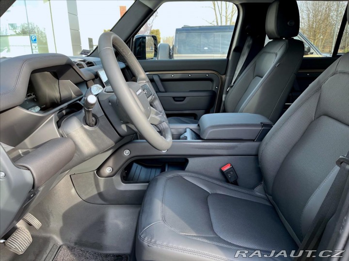 Land Rover Defender 3,0 X-Dynamic SE D250 AWD 2025