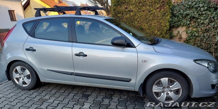 Hyundai i30 1,4   garážovaný, neboura 2010
