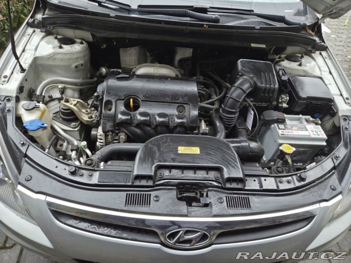 Hyundai i30 1,4   garážovaný, neboura 2010