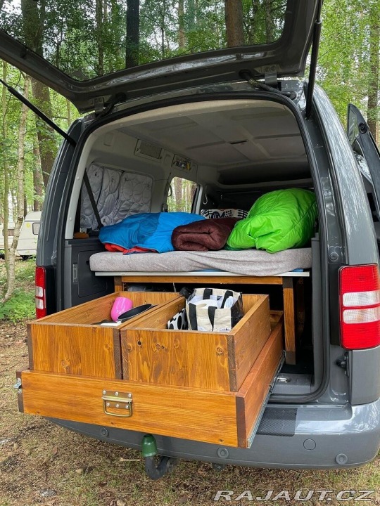 Volkswagen Caddy 1,6   Maxi 7 míst + kempo 2011