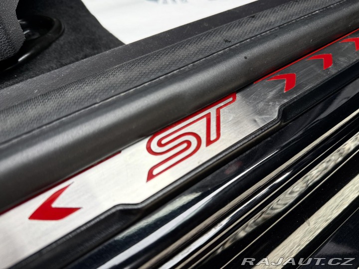 Ford Focus 2,0 ST 184kW EcoB SCTi 2012