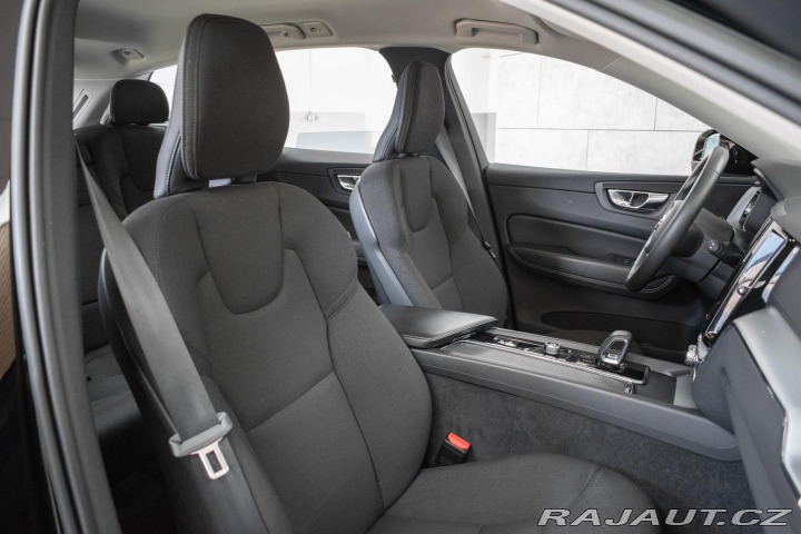 Volvo XC60 B4 AWD KESSY*MATRIX*VÝHŘE 2022