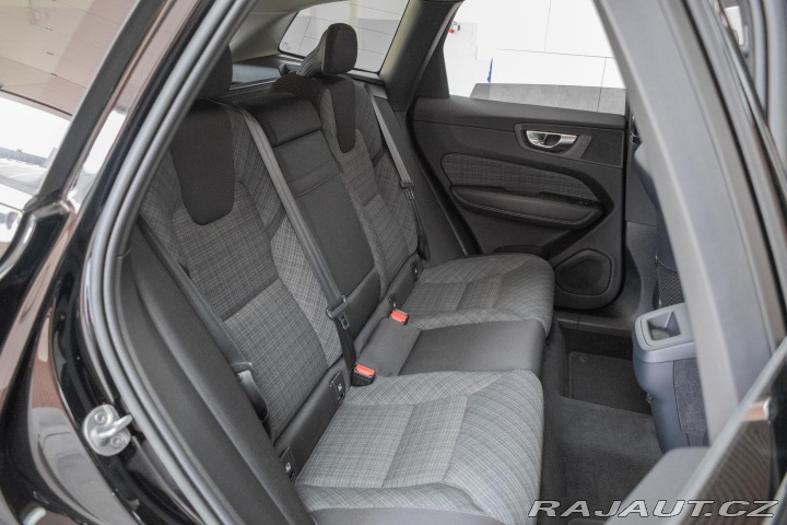 Volvo XC60 B4 ESSENTIAL*TAŽNÉ*KAMERA 2022