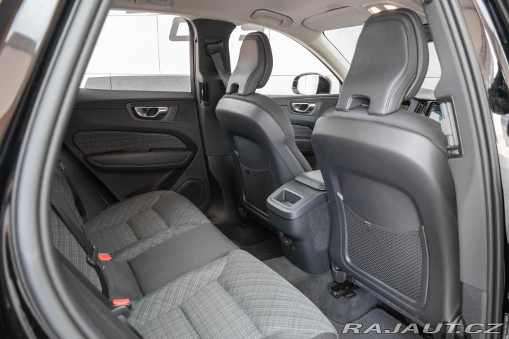 Volvo XC60 B4 ESSENTIAL*TAŽNÉ*KAMERA 2022