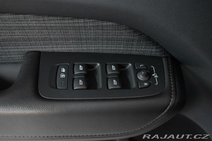 Volvo XC60 B4 ESSENTIAL*TAŽNÉ*KAMERA 2022