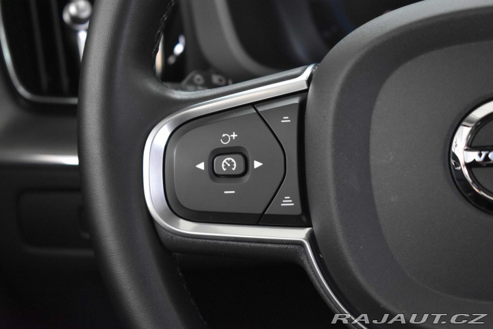 Volvo XC60 B4 ESSENTIAL*TAŽNÉ*KAMERA 2022