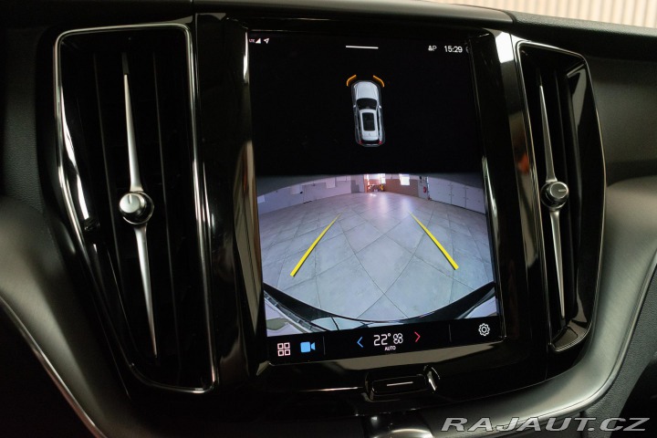 Volvo XC60 B4 ESSENTIAL*TAŽNÉ*KAMERA 2022