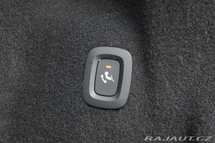 Volvo XC60 B4 ESSENTIAL*TAŽNÉ*KAMERA 2022