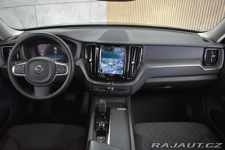Volvo XC60 B4 ESSENTIAL*TAŽNÉ*KAMERA 2022