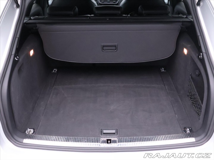 Audi A4 2,0 TDI 105kW S-line Navi 2011