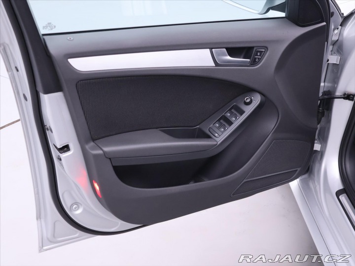 Audi A4 2,0 TDI 105kW S-line Navi 2011