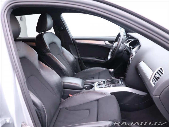 Audi A4 2,0 TDI 105kW S-line Navi 2011