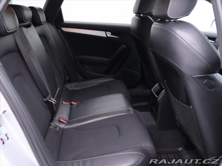 Audi A4 2,0 TDI 105kW S-line Navi 2011