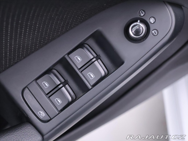 Audi A4 2,0 TDI 105kW S-line Navi 2011