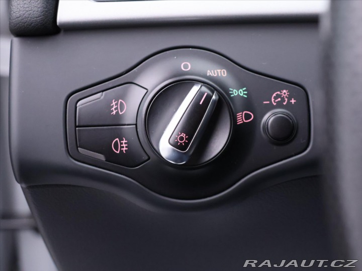 Audi A4 2,0 TDI 105kW S-line Navi 2011