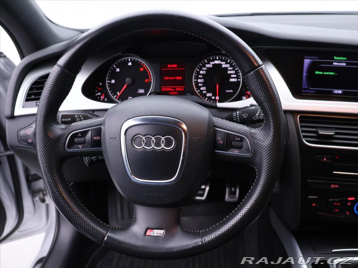 Audi A4 2,0 TDI 105kW S-line Navi 2011