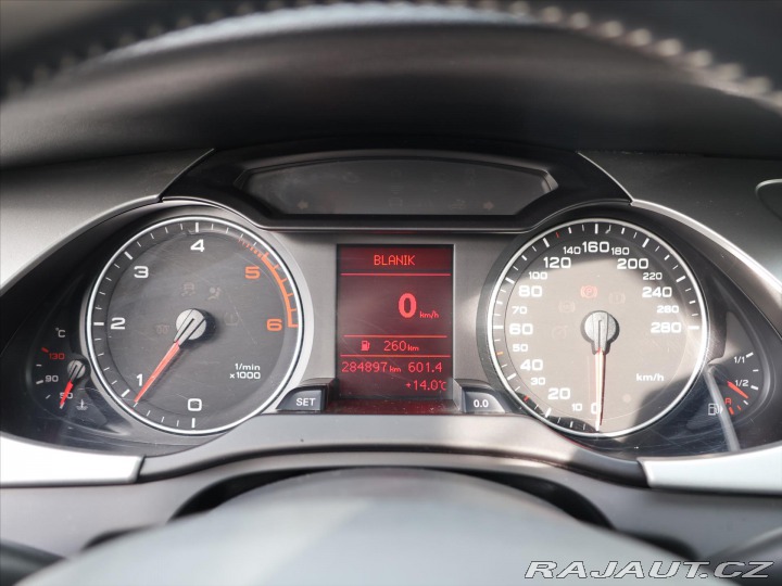 Audi A4 2,0 TDI 105kW S-line Navi 2011