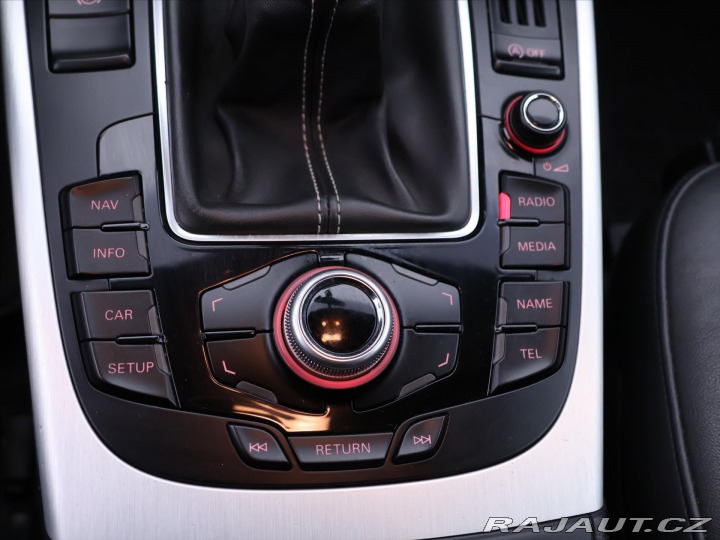 Audi A4 2,0 TDI 105kW S-line Navi 2011