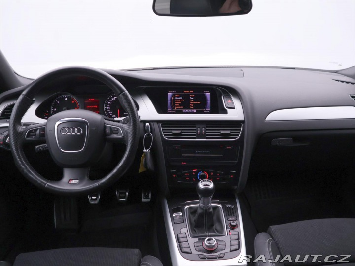 Audi A4 2,0 TDI 105kW S-line Navi 2011
