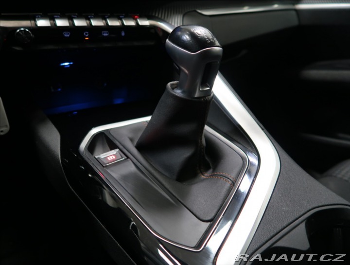 Peugeot 3008 1,2 PureTech ČR KAMERA 36 2019