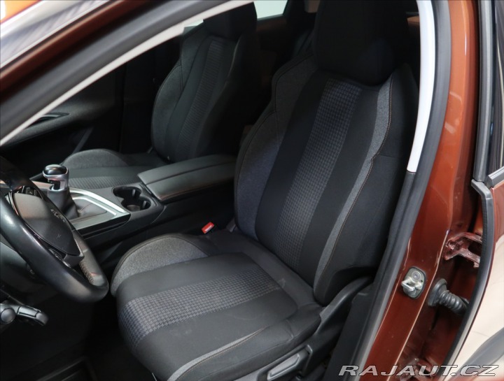 Peugeot 3008 1,2 PureTech ČR KAMERA 36 2019