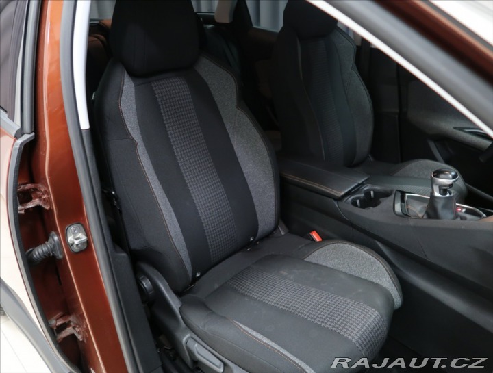 Peugeot 3008 1,2 PureTech ČR KAMERA 36 2019