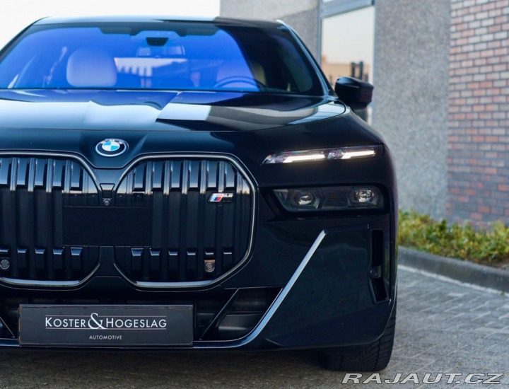 BMW 7 M760 e xDrive | Theatre 2023