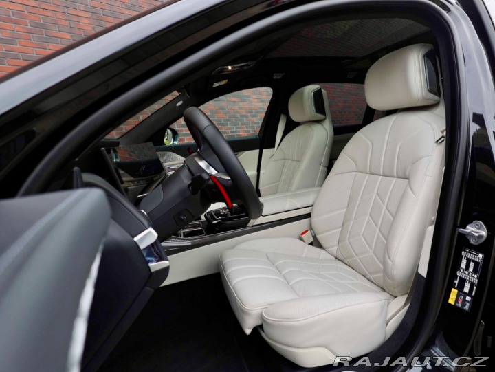 BMW 7 M760 e xDrive | Theatre 2023