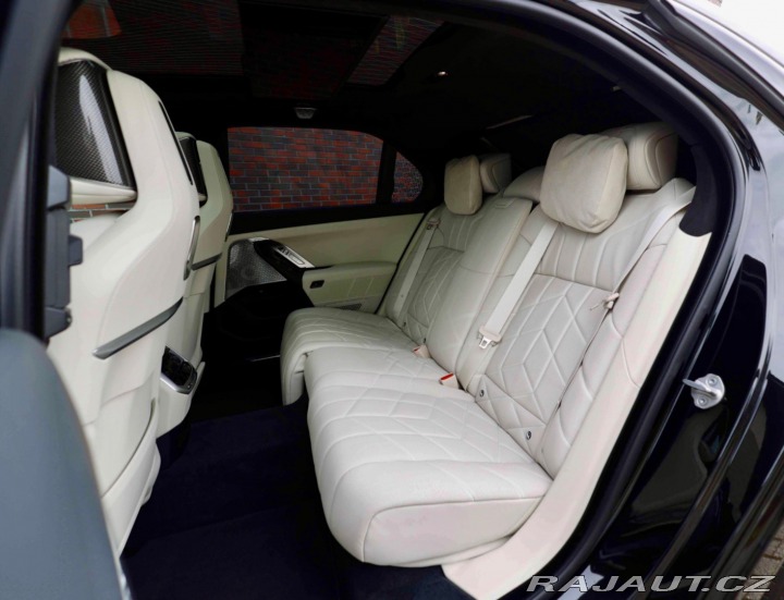 BMW 7 M760 e xDrive | Theatre 2023