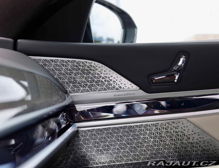 BMW 7 M760 e xDrive | Theatre 2023