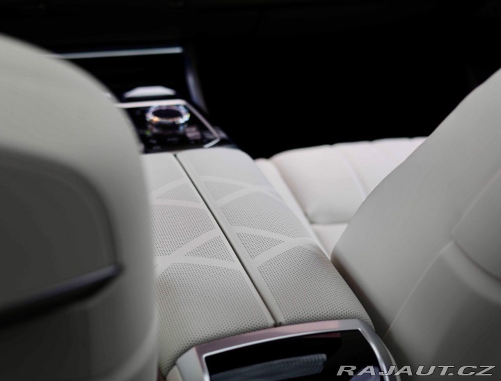 BMW 7 M760 e xDrive | Theatre 2023