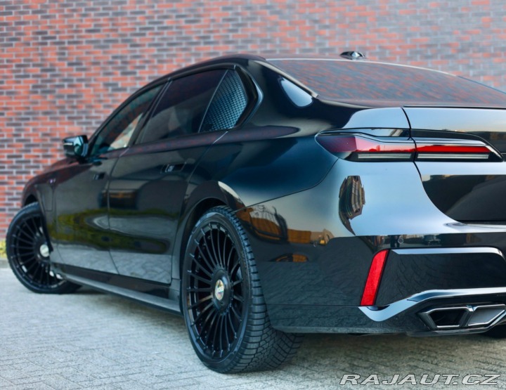 BMW 7 M760 e xDrive | Theatre 2023