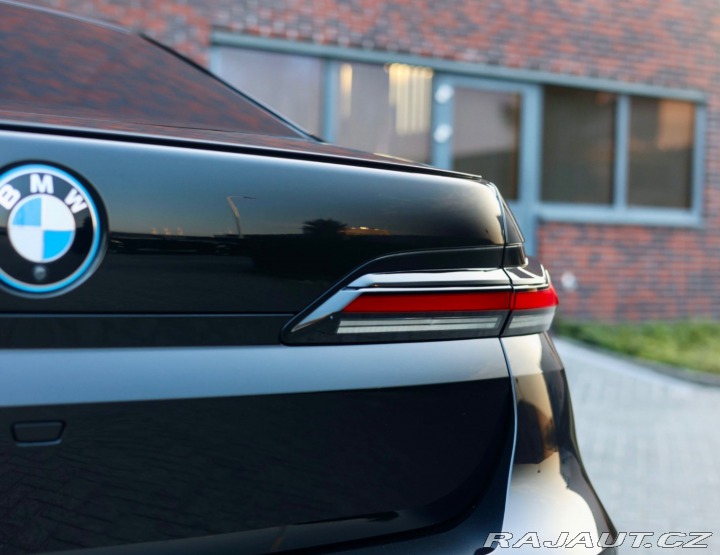 BMW 7 M760 e xDrive | Theatre 2023