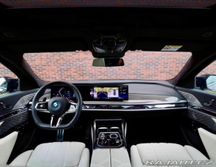 BMW 7 M760 e xDrive | Theatre 2023