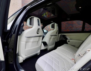 BMW 7 M760 e xDrive | Theatre 2023