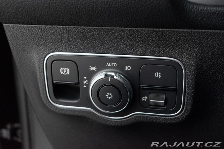 Mercedes-Benz GLB 250 4MATIC*ZÁRUKA*AMG*TAŽ 2024