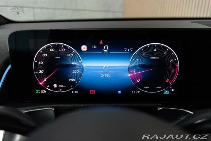 Mercedes-Benz GLB 250 4MATIC*ZÁRUKA*AMG*TAŽ 2024