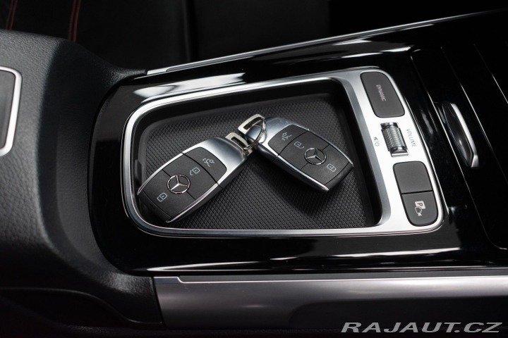 Mercedes-Benz GLB 250 4MATIC*ZÁRUKA*AMG*TAŽ 2024