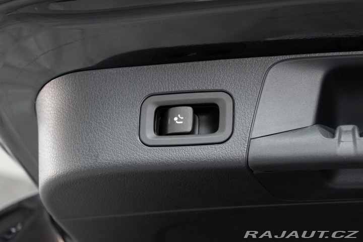 Mercedes-Benz GLB 250 4MATIC*ZÁRUKA*AMG*TAŽ 2024