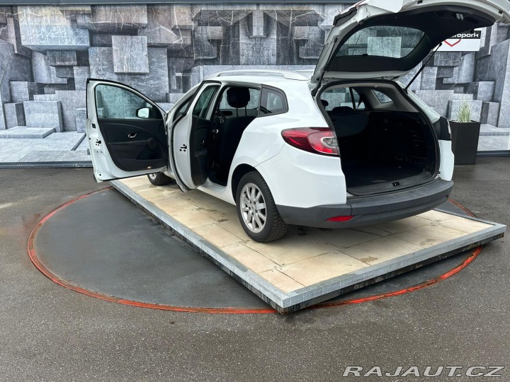 Renault Mégane 1.6i 74KW, POTKANÝ MOTOR 2011
