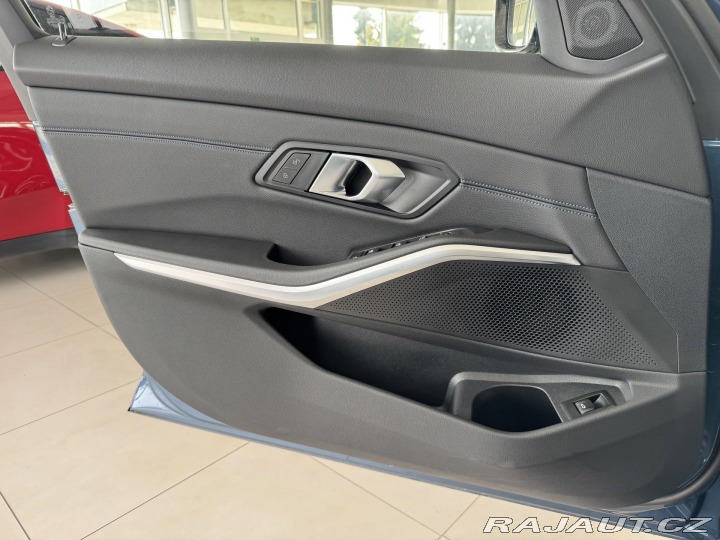 BMW 3 330i xDrive*M-SPORT*Distr 2025