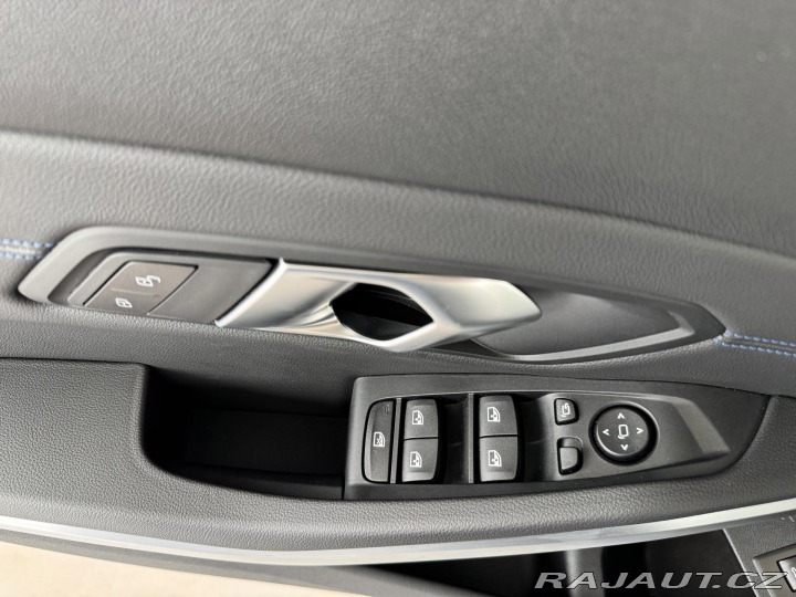 BMW 3 330i xDrive*M-SPORT*Distr 2025