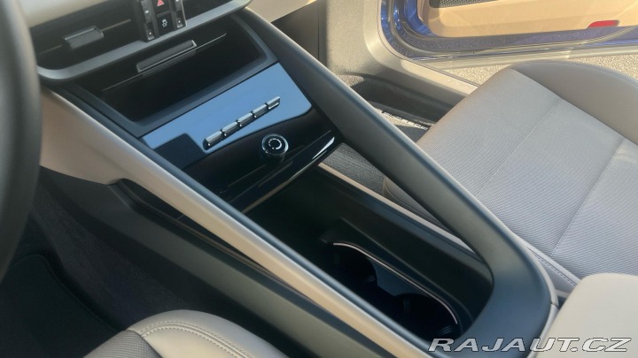 Porsche Macan Electric 2025