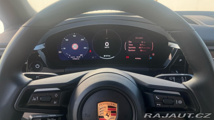 Porsche Macan Electric 2025
