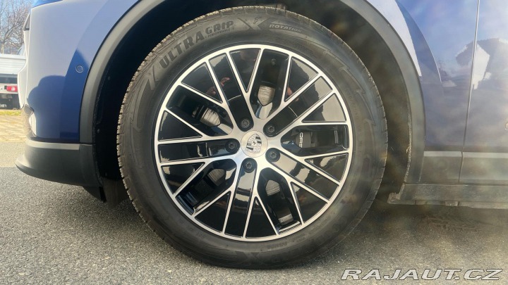 Porsche Macan Electric 2025